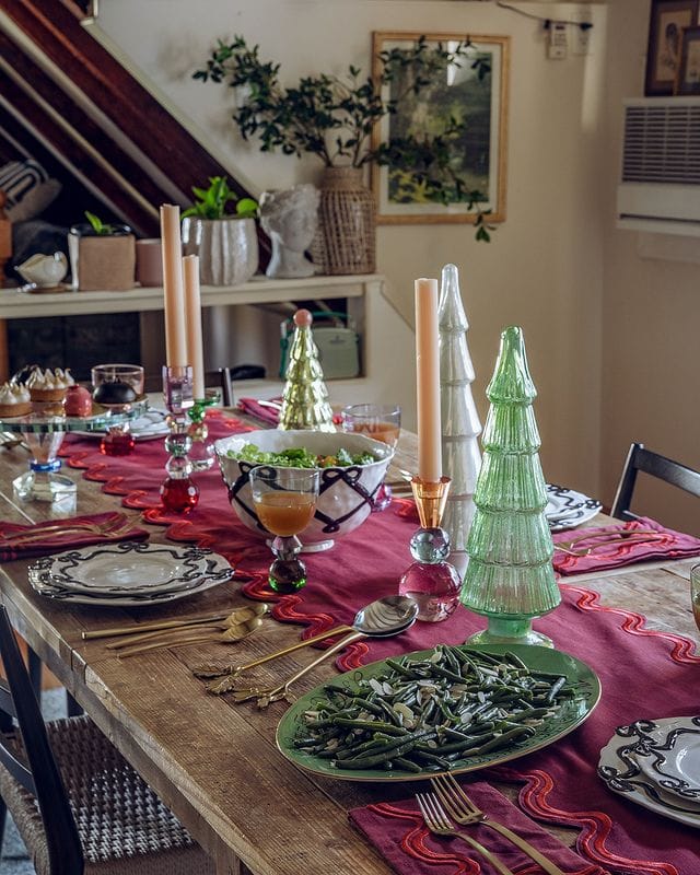 Christmas tablescape idea in a eclectic style