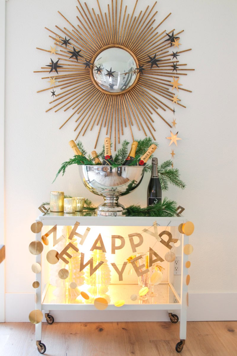 Example of living room showcasing New Year's decorations in traditional style along with other new years decorations tips and examples.