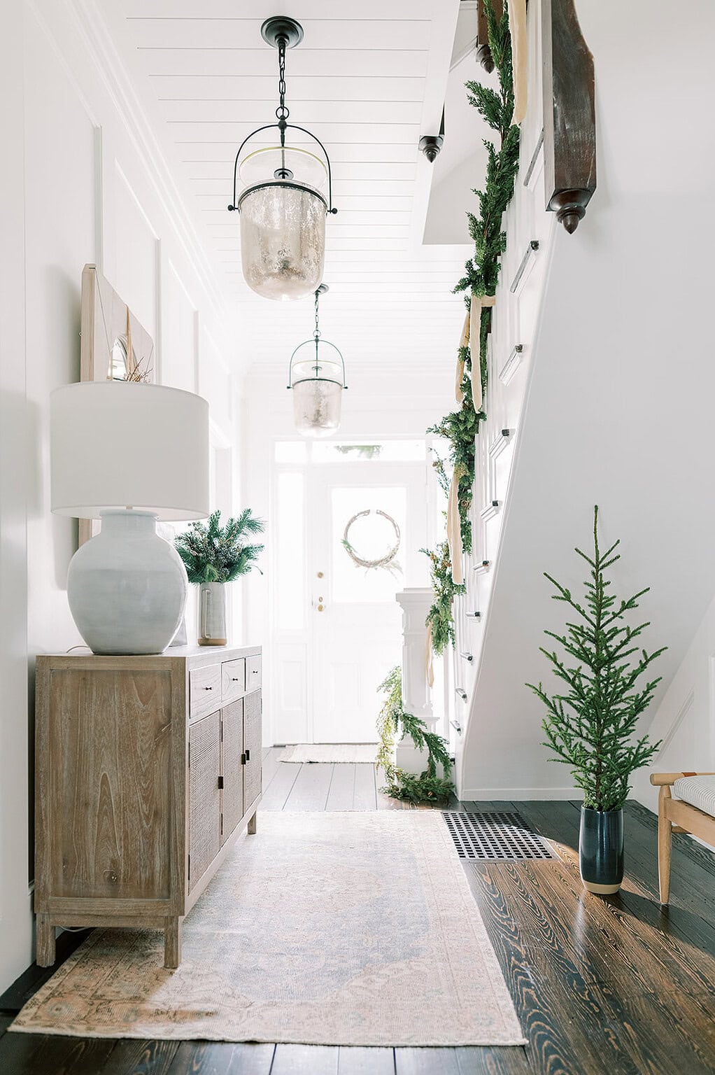 Holiday Entryway Ideas: Simple Decor Tips for a Merry Welcome ...