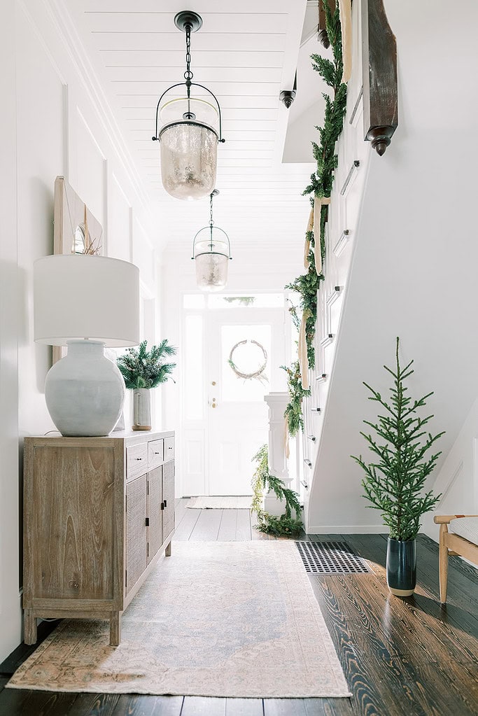 Holiday Entryway Ideas: Simple Decor Tips for a Merry Welcome ...