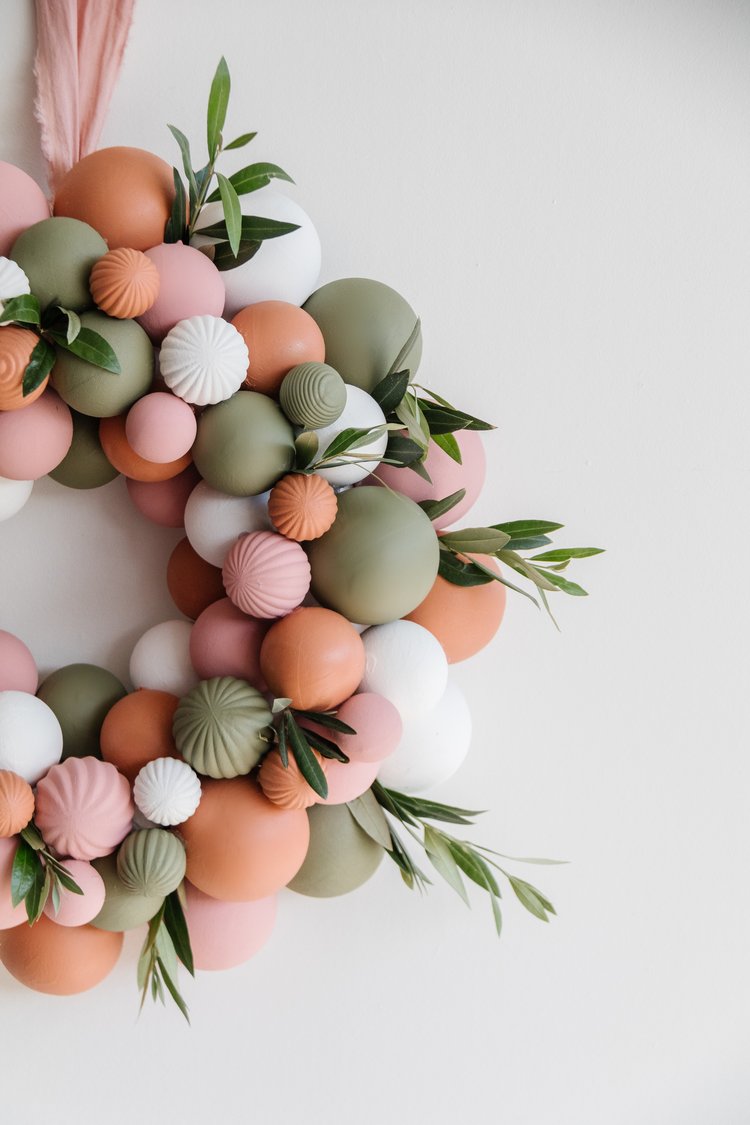 Christmas Wreath idea featuring colorful matter wreath