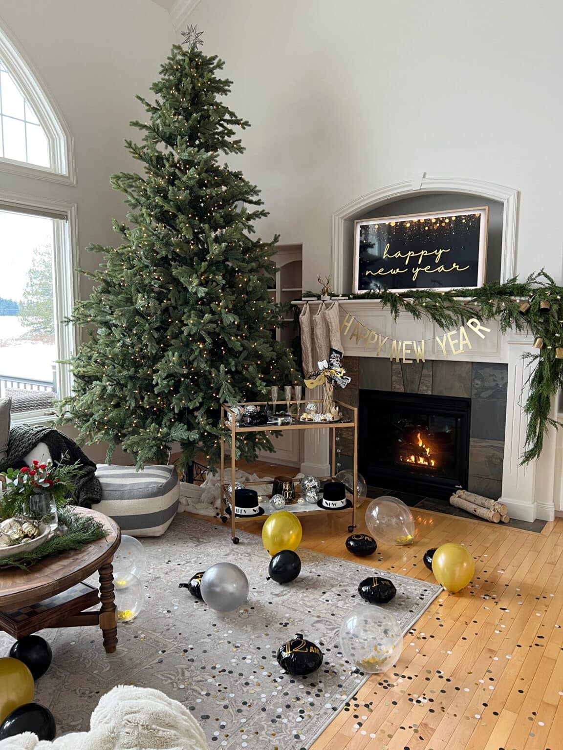 Example of living room showcasing New Year's decorations in traditional style along with other new years decorations tips and examples.