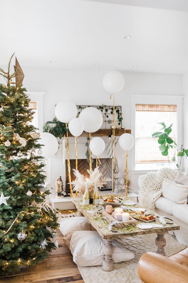 Example of living room showcasing New Year's decorations in traditional style along with other new years decorations tips and examples.