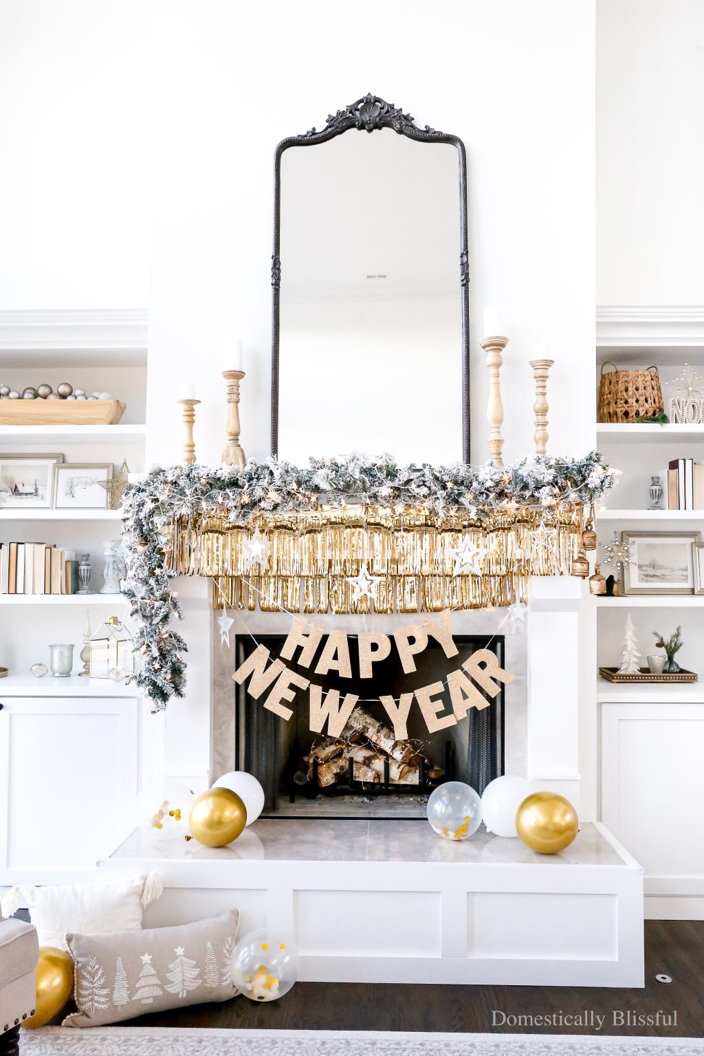 Example of living room showcasing New Year's decorations in traditional style along with other new years decorations tips and examples.