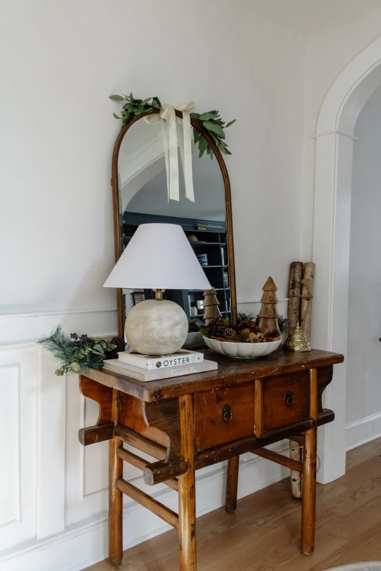 Holiday entryway idea featuring an foyer in traditional style