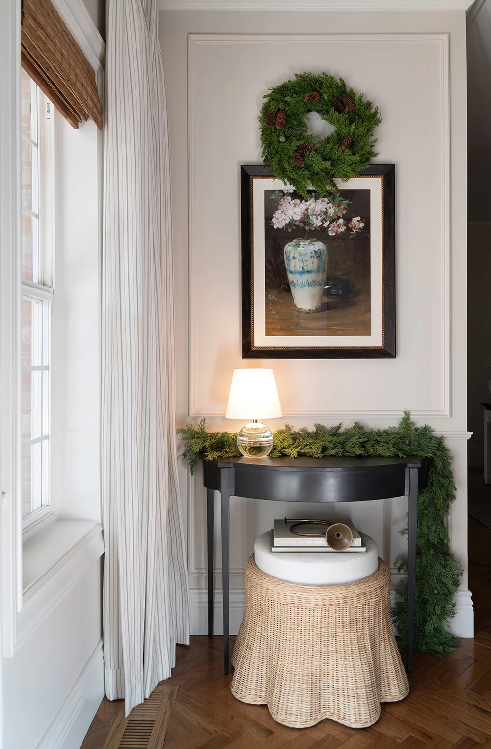 Holiday entryway idea featuring an foyer in traditional style
