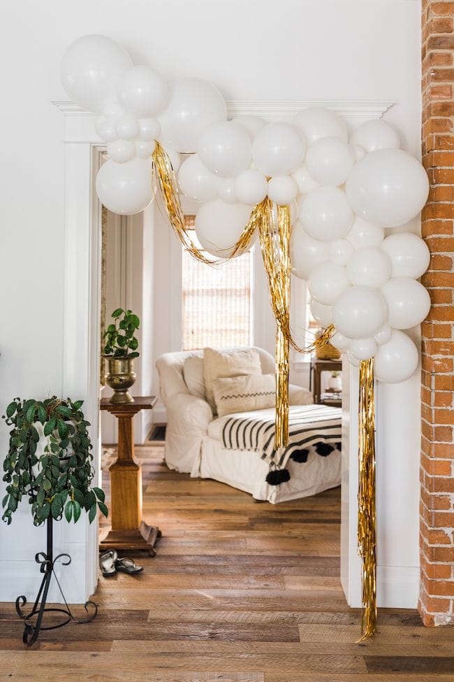 Example of living room showcasing New Year's decorations in traditional style along with other new years decorations tips and examples.