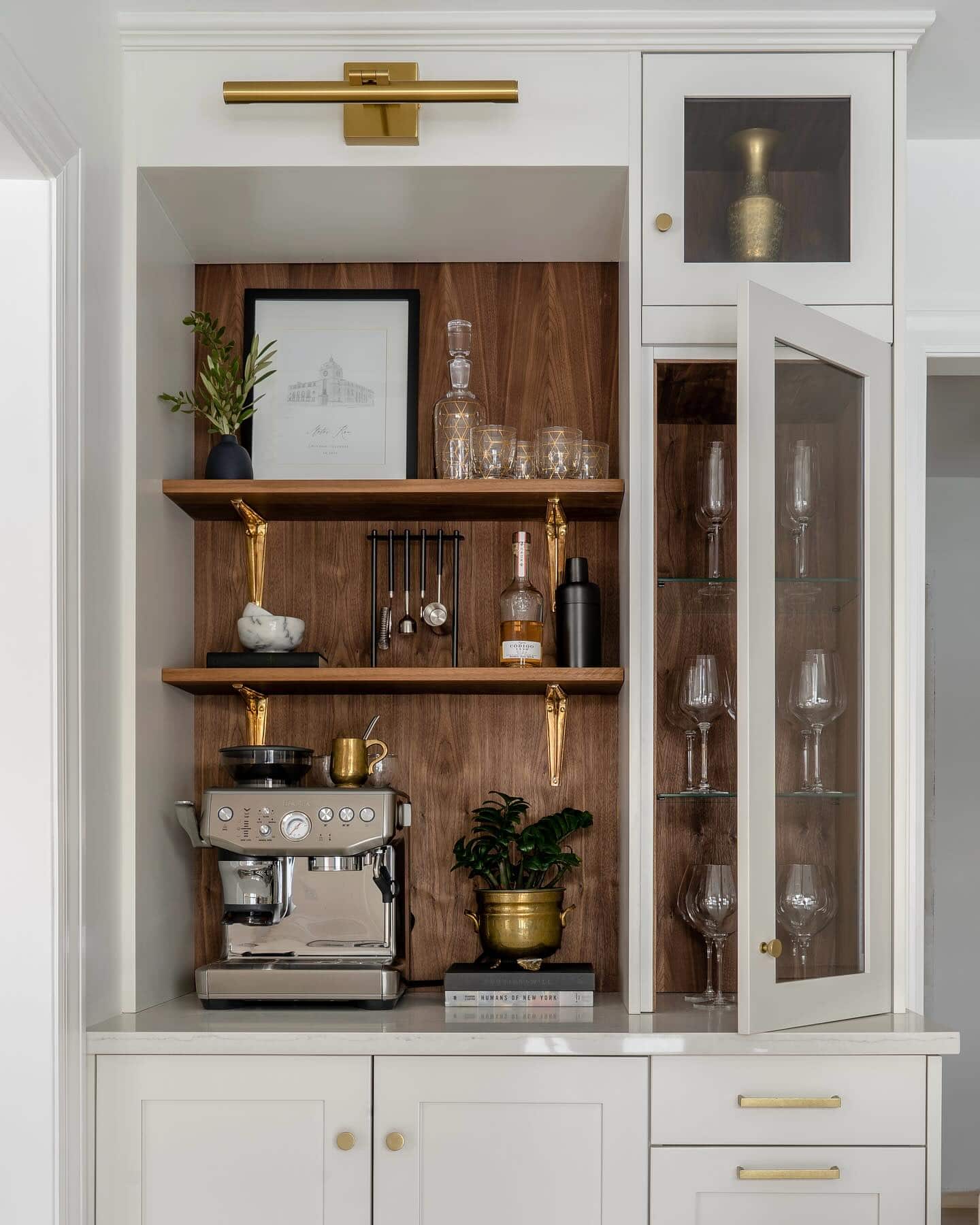Example of modern kitchen decor trends featuring a kitchen in wood tone colors and traditional modern style.