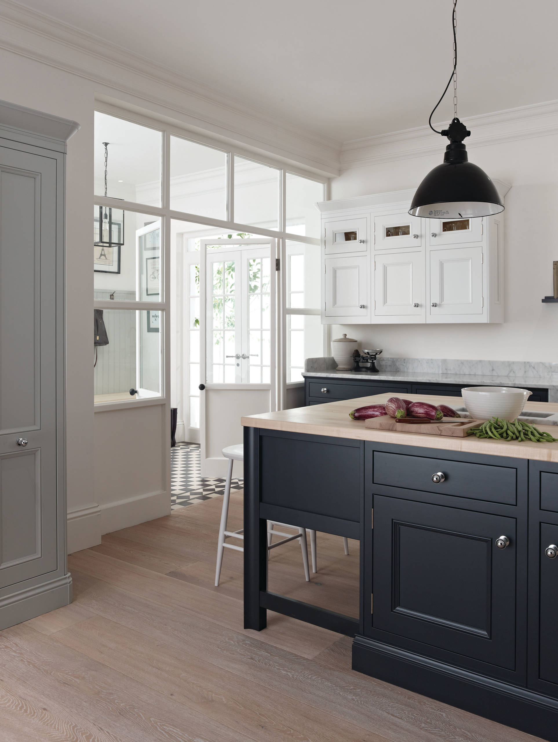 Example of modern kitchen decor trends featuring a kitchen in contemporary rustic style