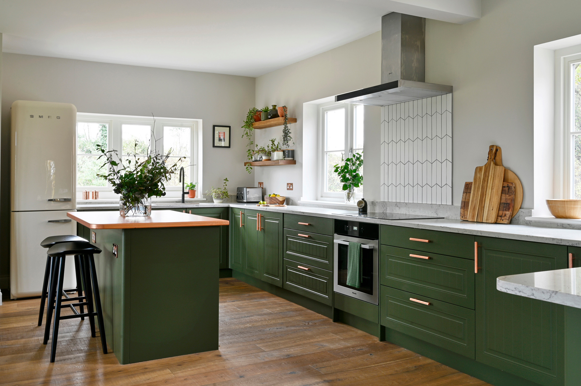 Transform Your Space with These Modern Kitchen Decor Trends - shabbyfufu.com, image size:2333x1552