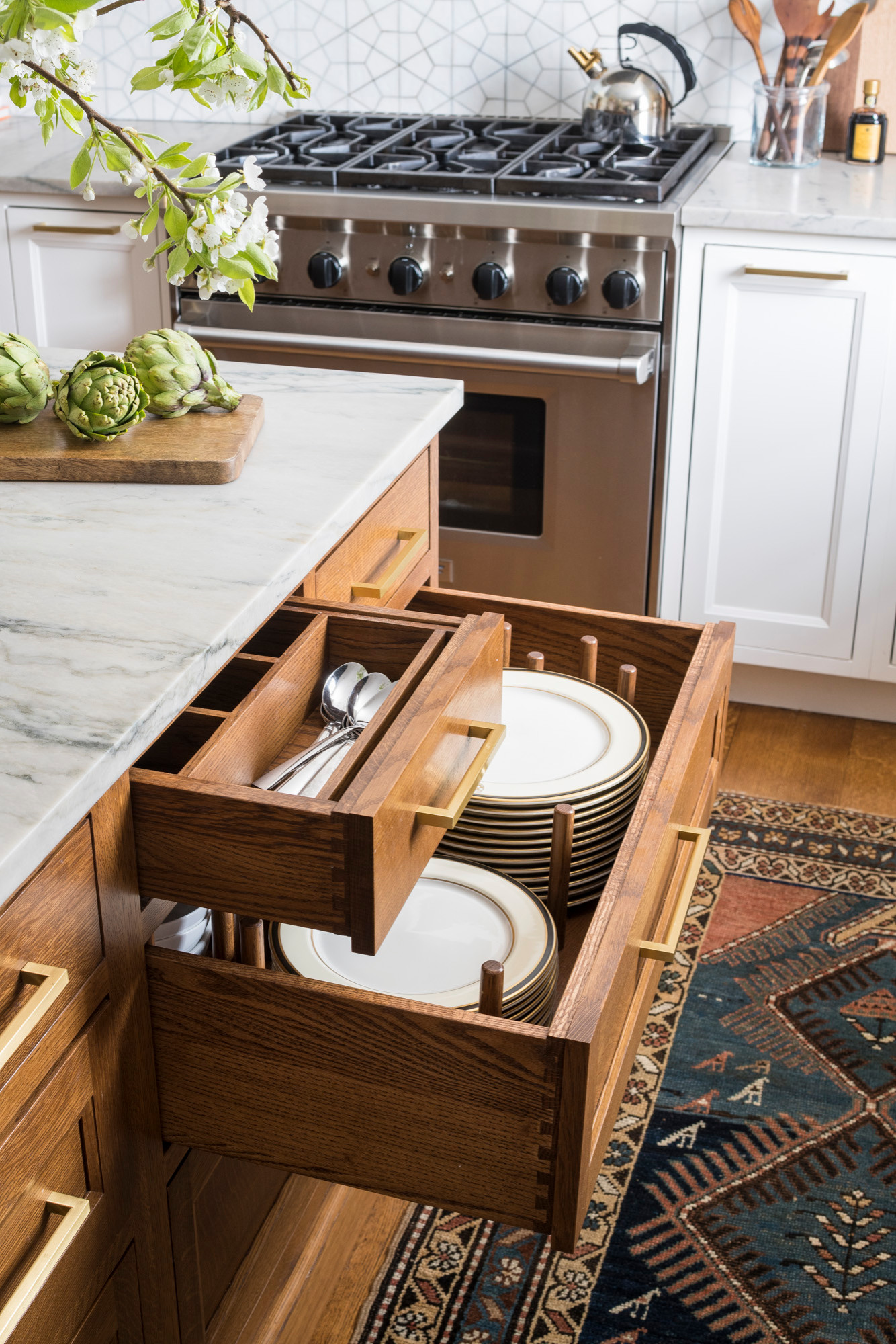 Example of modern kitchen decor trends showing drawers part of kitchen island