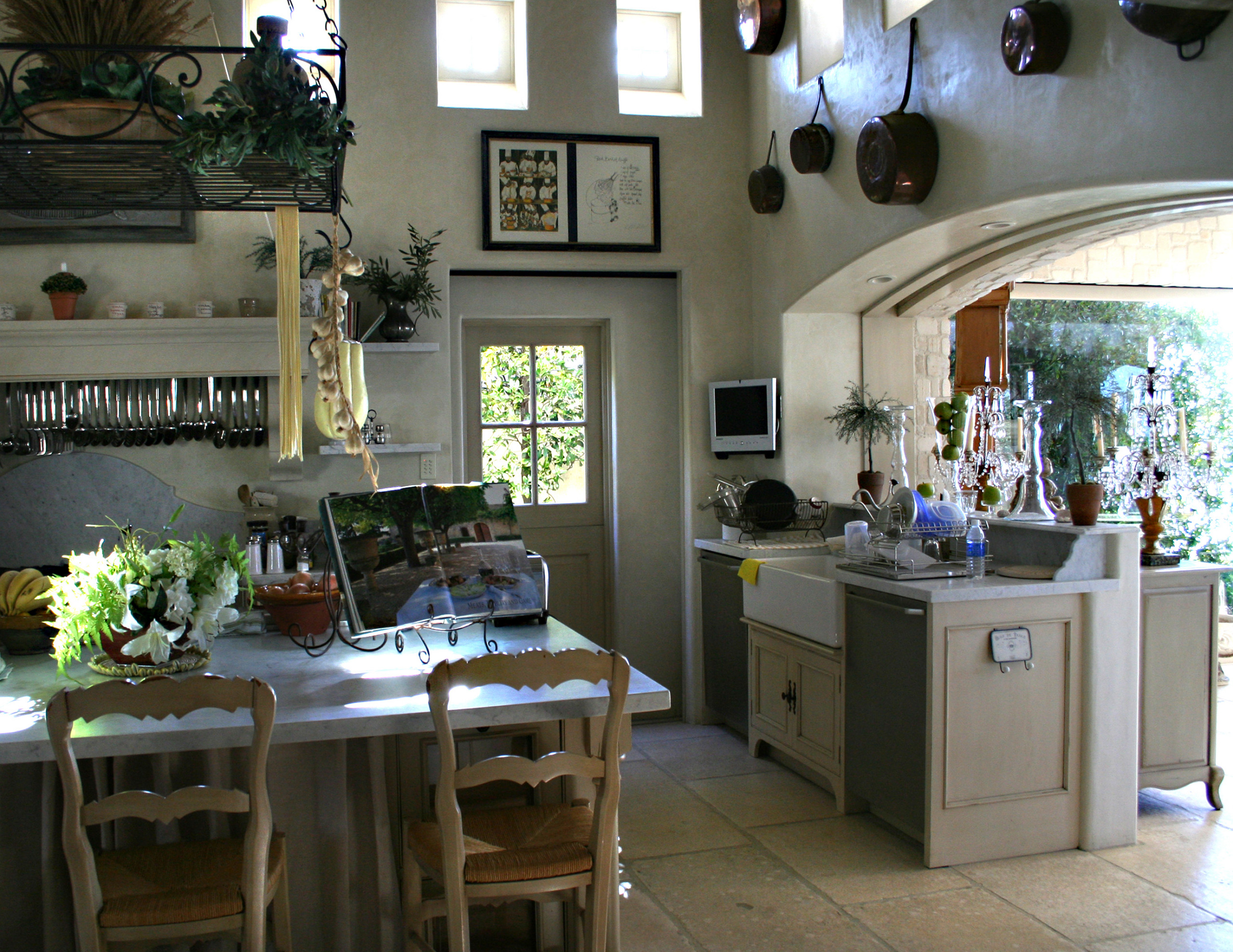 Example of French kitchen style decor featuring a kitchen with contemporary and traditional furniture