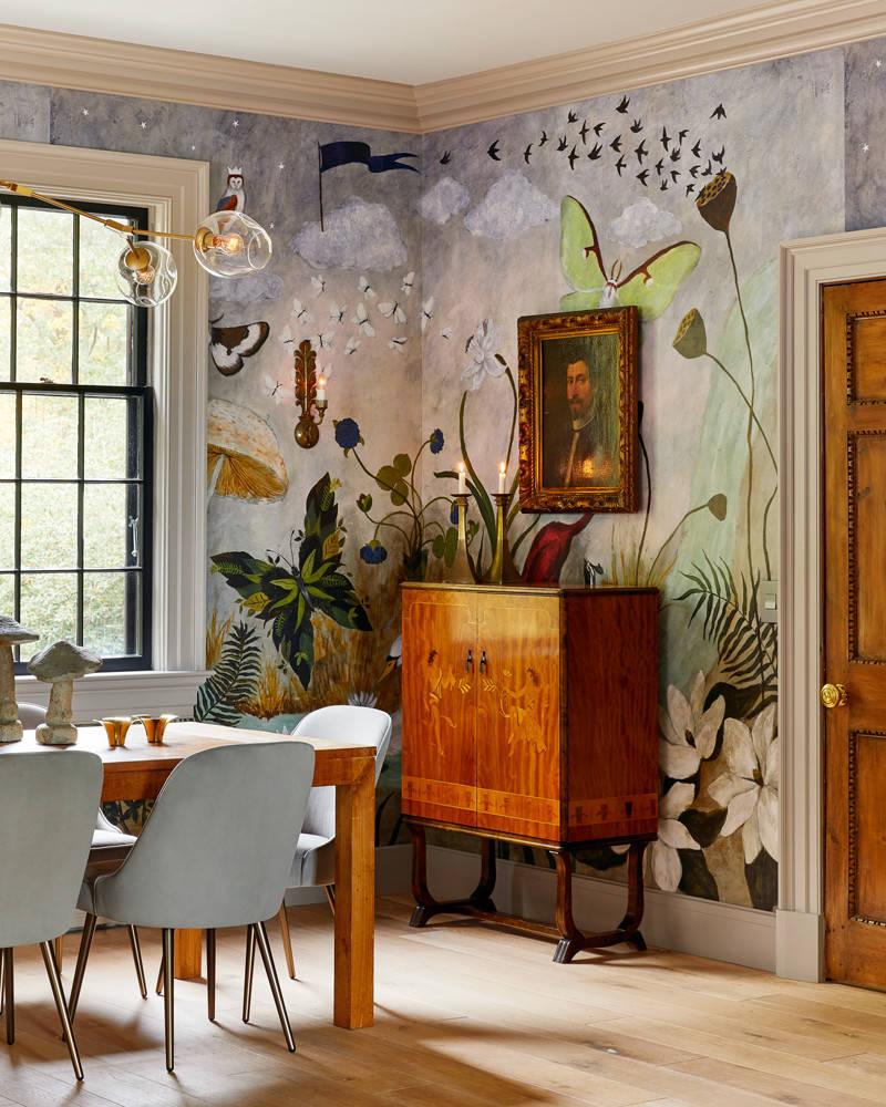 Vintage style furniture example of eclectic traditional living room