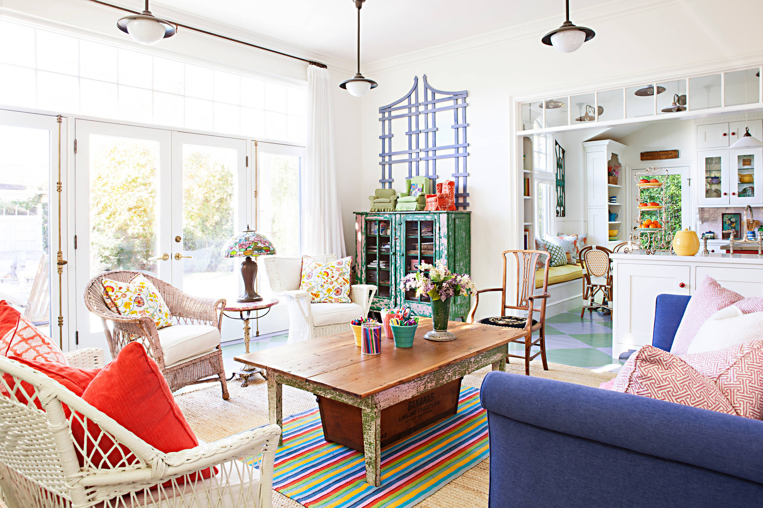 Vintage style furniture example of eclectic traditional living room