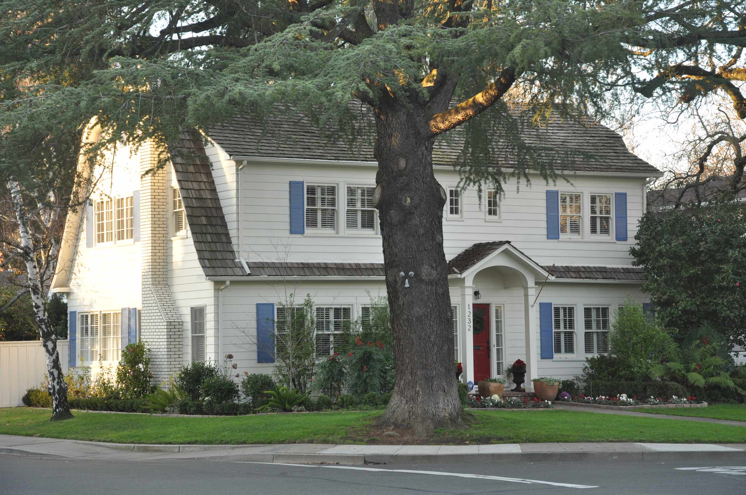 traditional design house exterior example of colonial home style