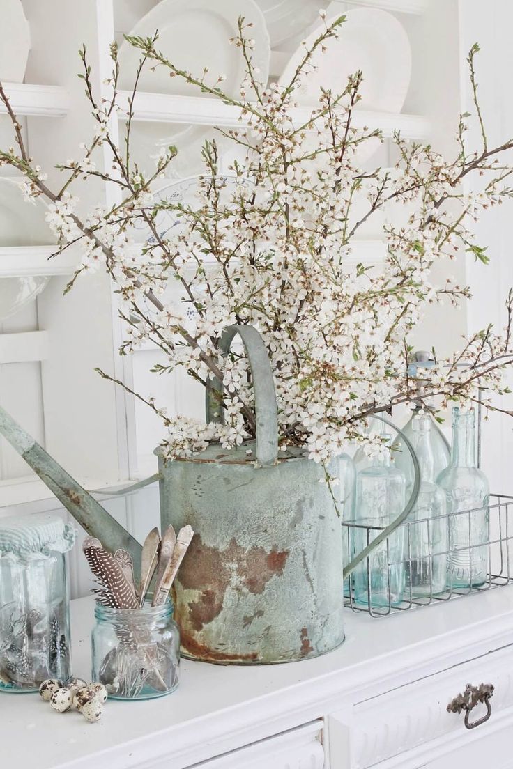 Spring mantel decor ideas in shabby chic coastal style