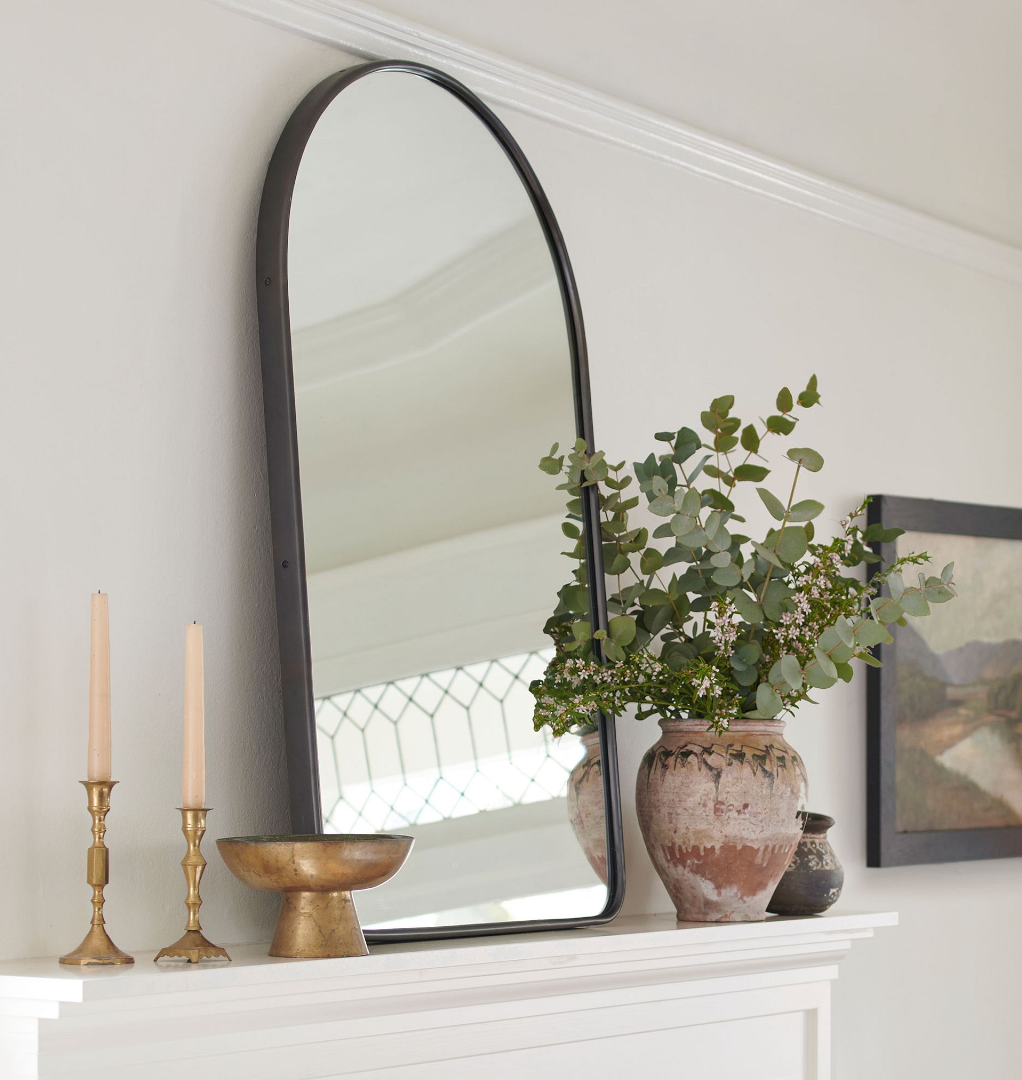 Spring mantel decor ideas in modern traditional style