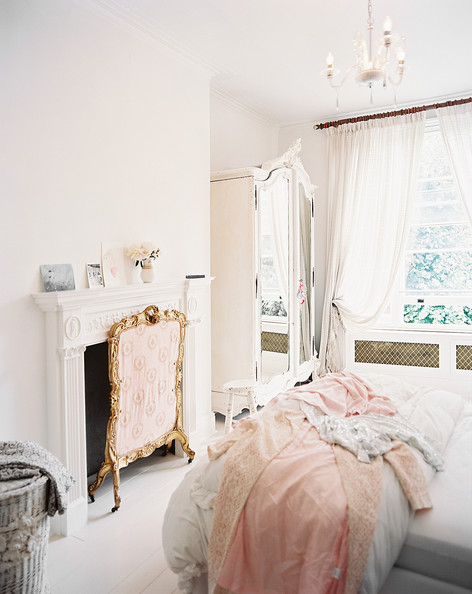 vintage princess aesthetic bedroom example showcasing large bed in pink hues