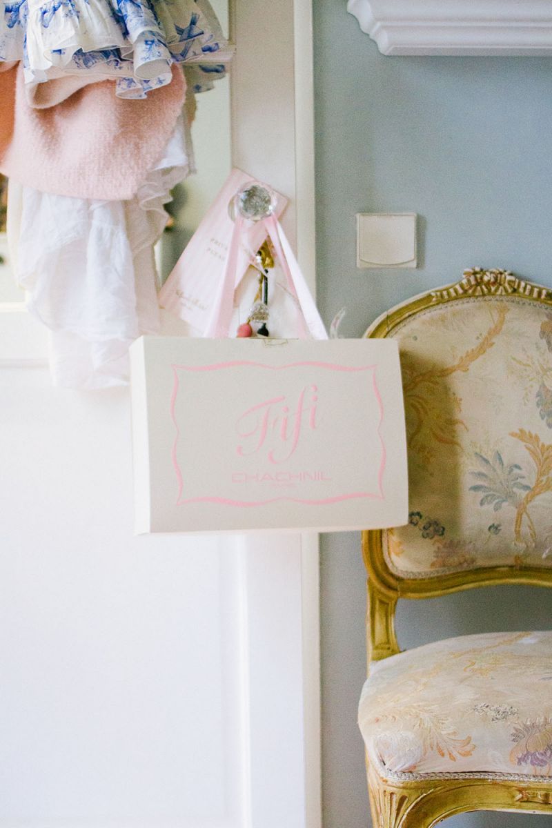vintage princess aesthetic bedroom example showcasing detail of decor