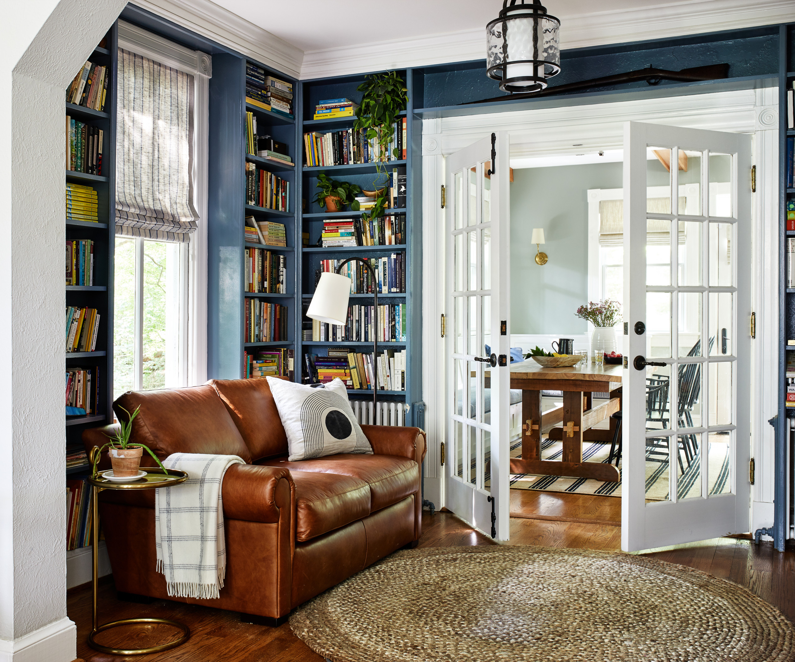 '90s decor revival example for inspiration featuring a traditional coastal home office