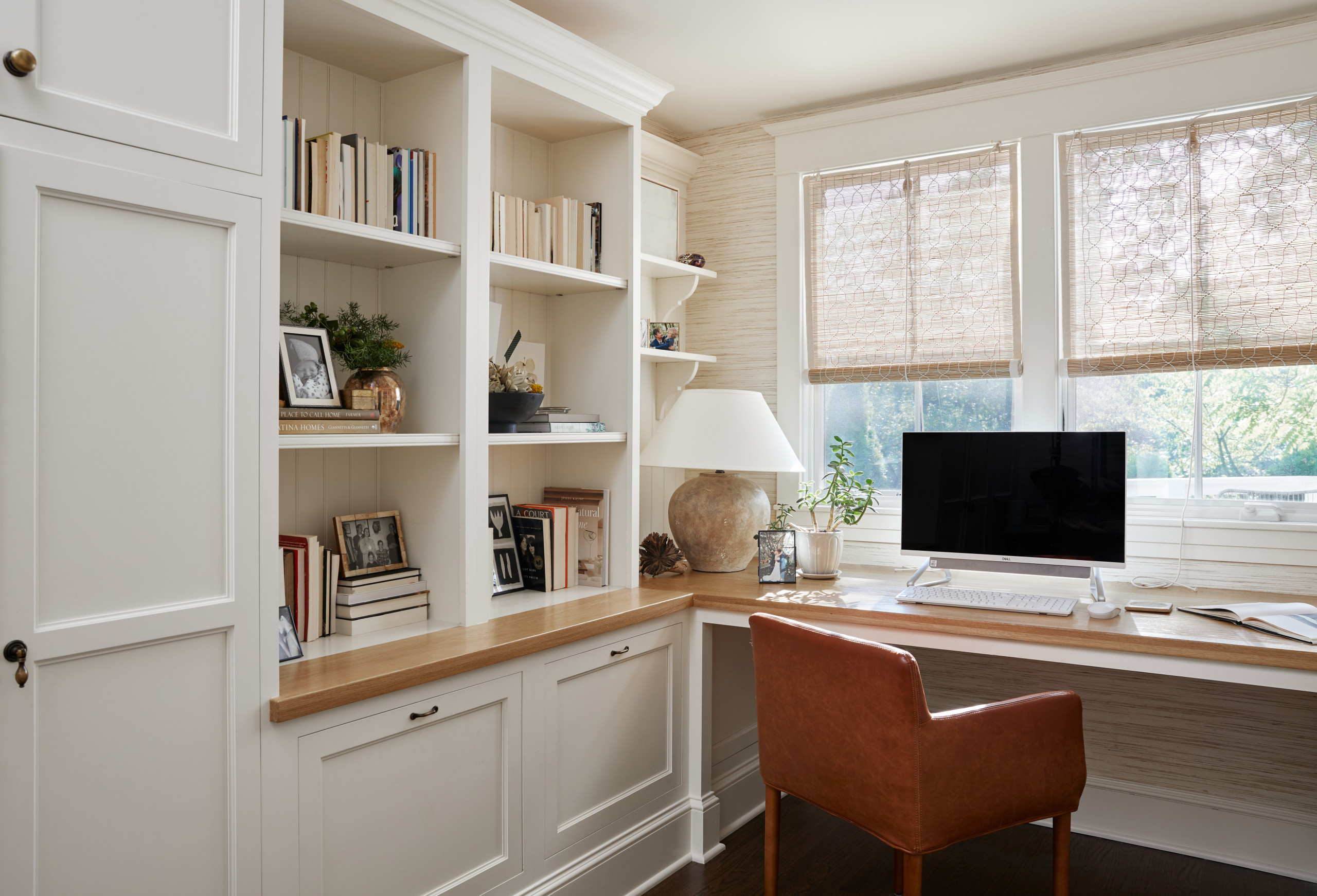 '90s decor revival example for inspiration featuring a traditional home office