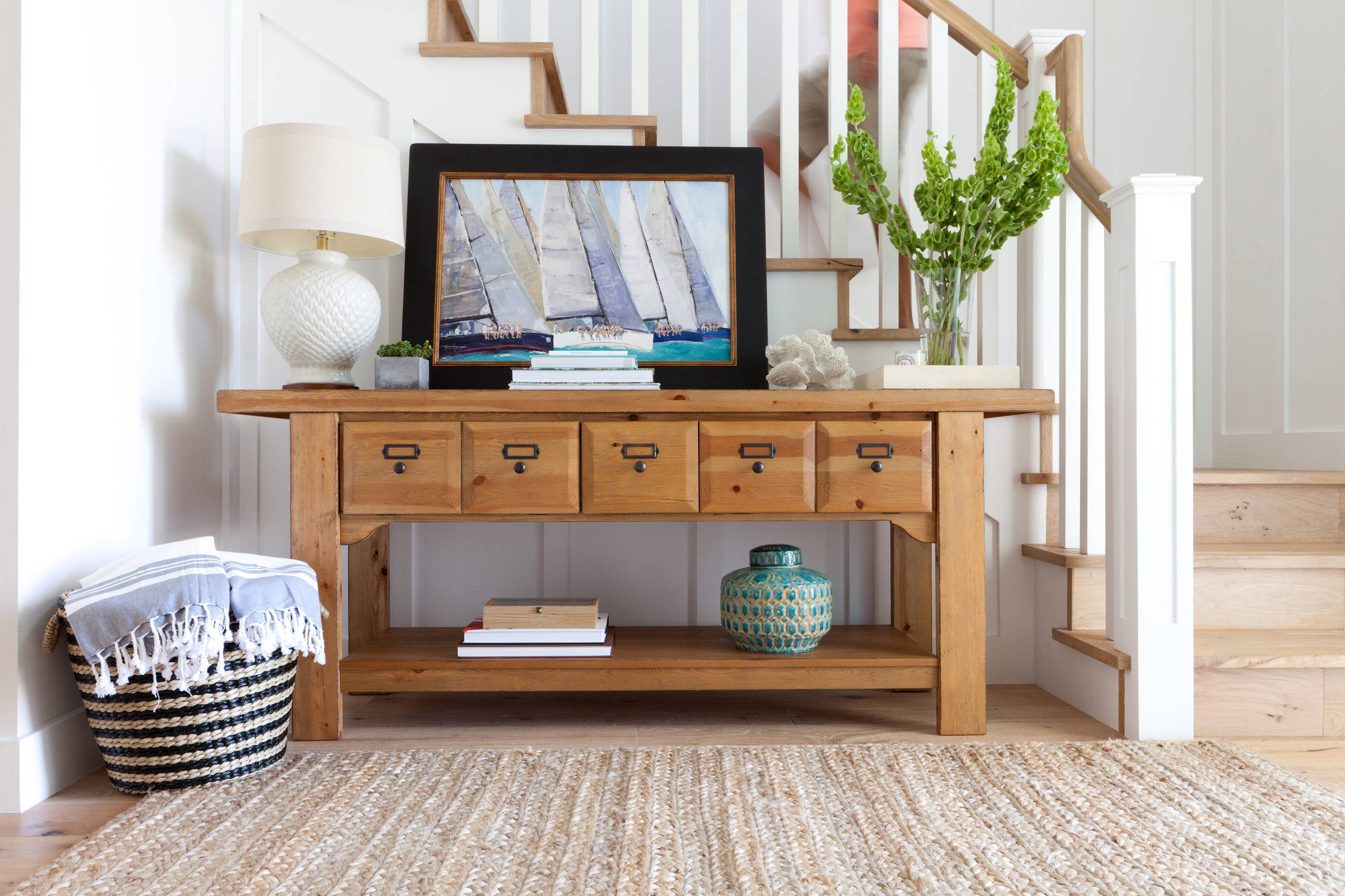 '90s decor revival example for inspiration featuring a traditional entryway