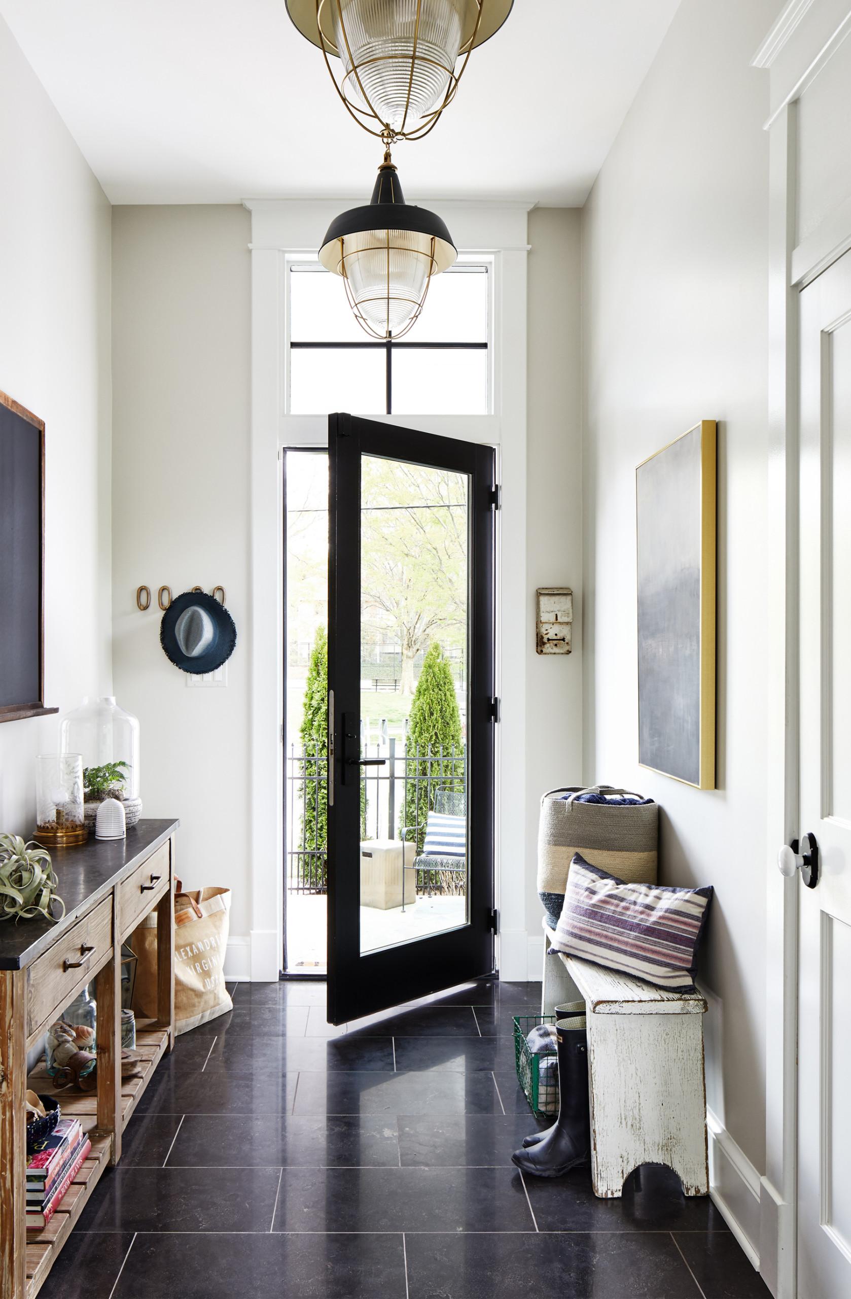 '90s decor revival example for inspiration featuring a traditional entryway