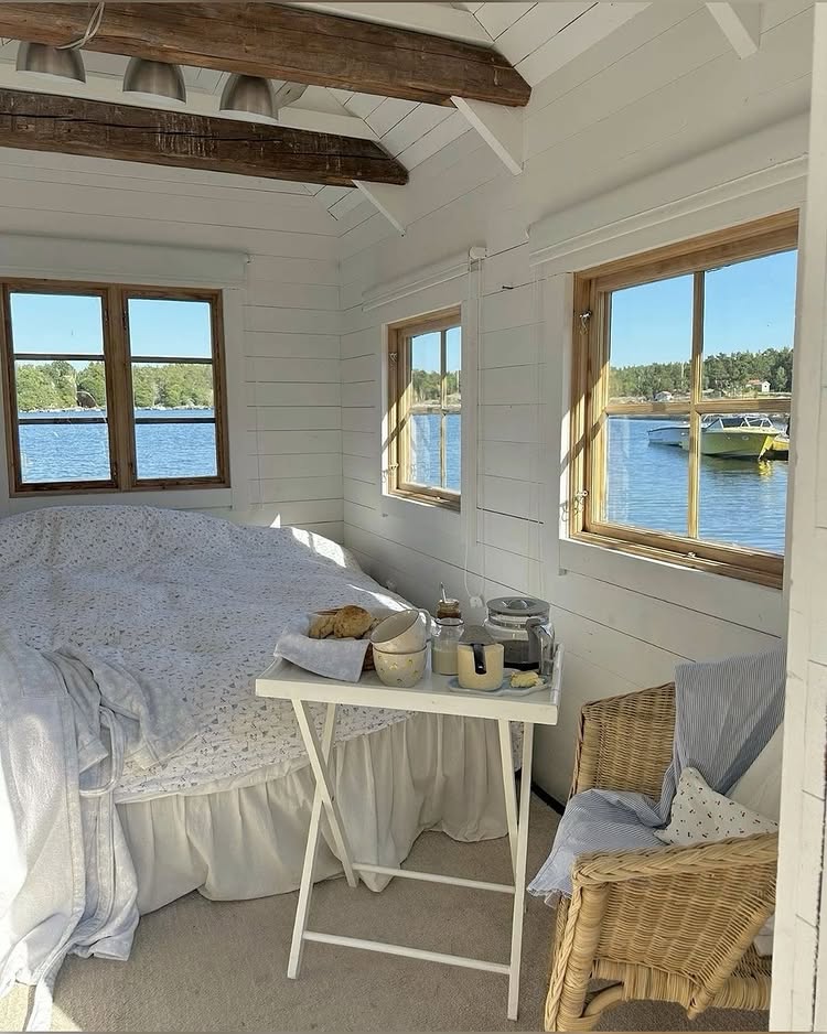 Coastal grandmother aesthetic vs Nancy Meyers interior design styles, example showcasing bedroom.