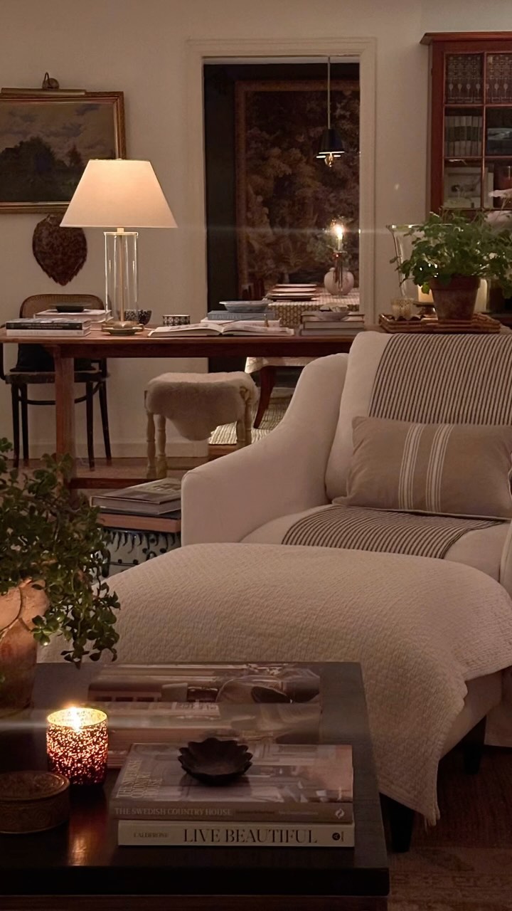 Coastal grandmother aesthetic vs Nancy Meyers interior design styles, example showcasing living room.