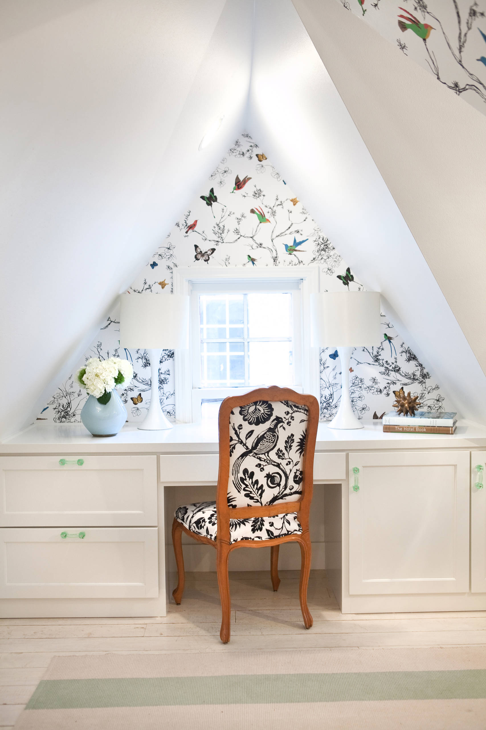 Coastal grandmother aesthetic vs Nancy Meyers interior design styles, example showcasing bedroom.