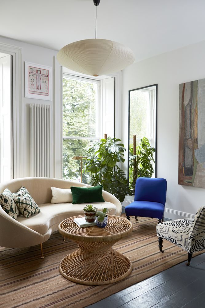 Curved furniture and architecture example of modern living room
