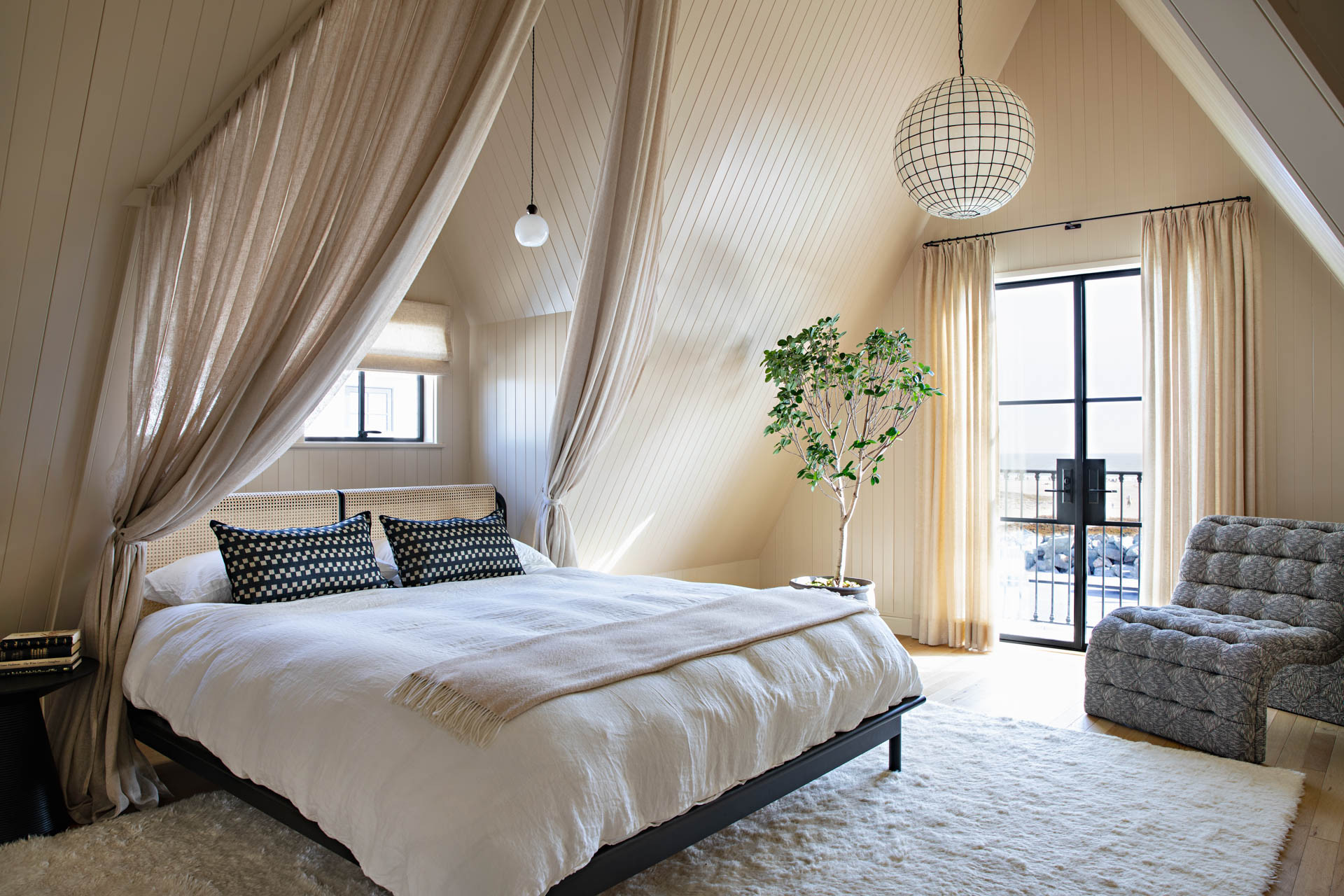 Neutral bedroom ideas in Japandi style featuring neutral warm color scheme