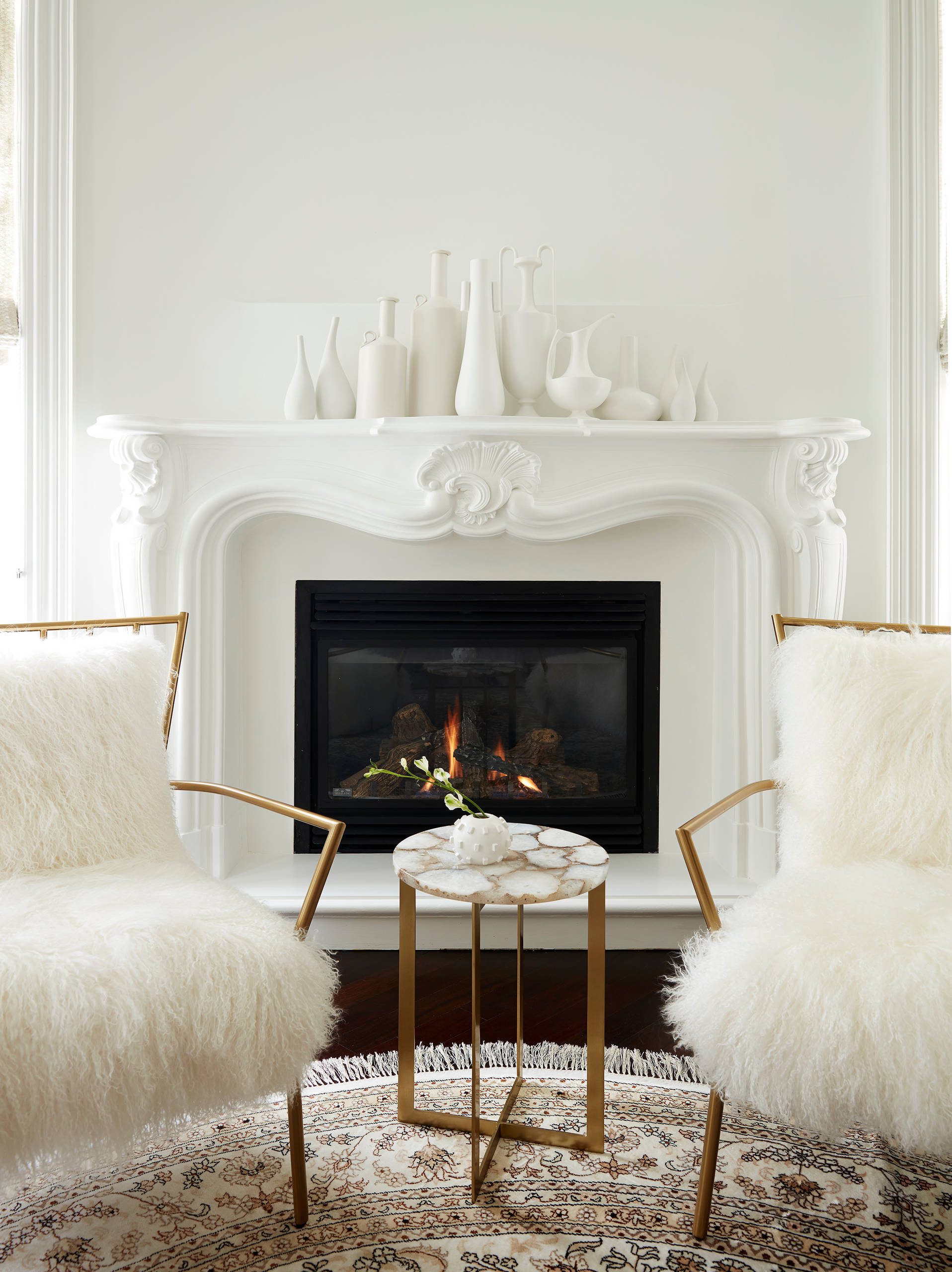 Example of transitional mantel decor style featuring a scandi look