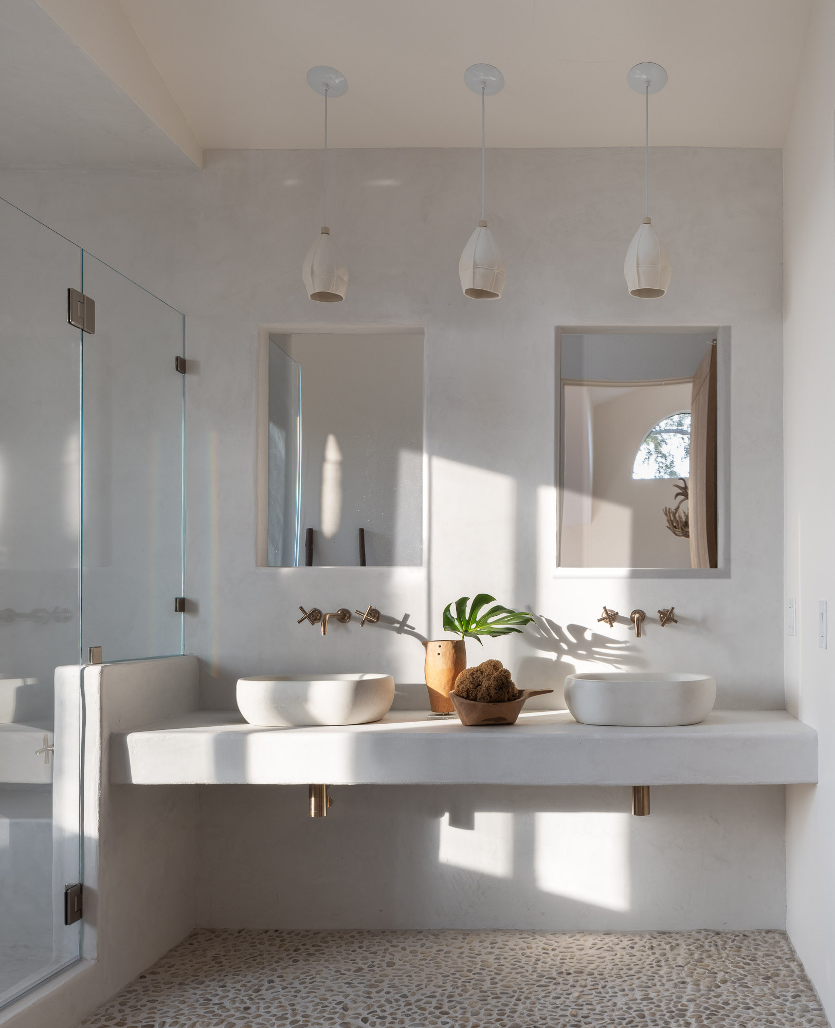 Tadelakt Plaster inspiration showing a bathroom with modern style