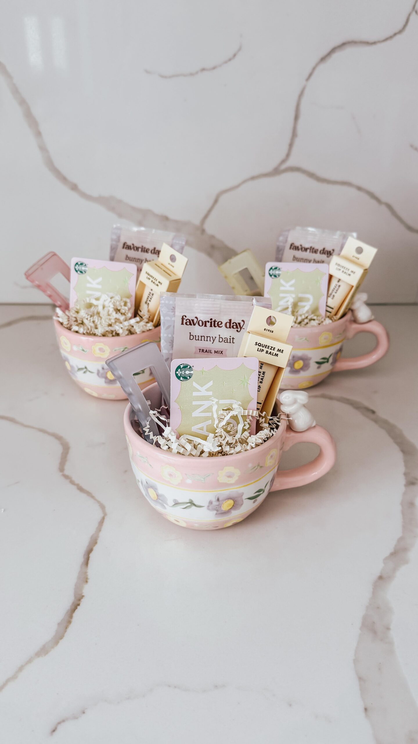 Last-minute Easter basket ideas featuring a ceramic cup as a basket in cute style for kids.