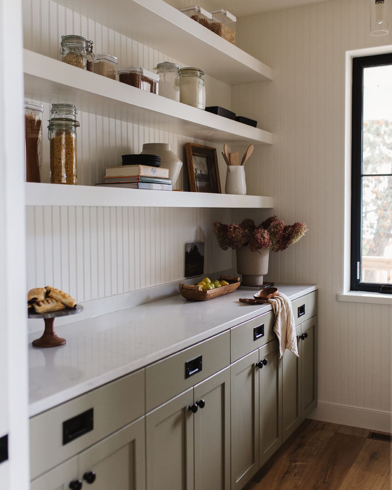 Example showcasing a professionally designed butler’s pantry in contemporary luxe style
