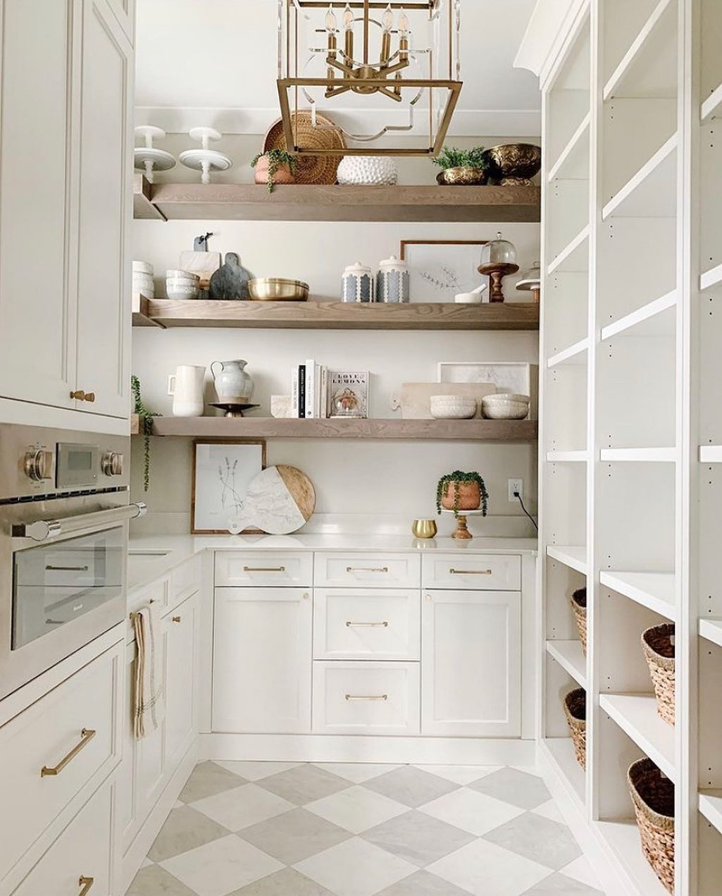 Example showcasing a professionally designed butler’s pantry in contemporary luxe style
