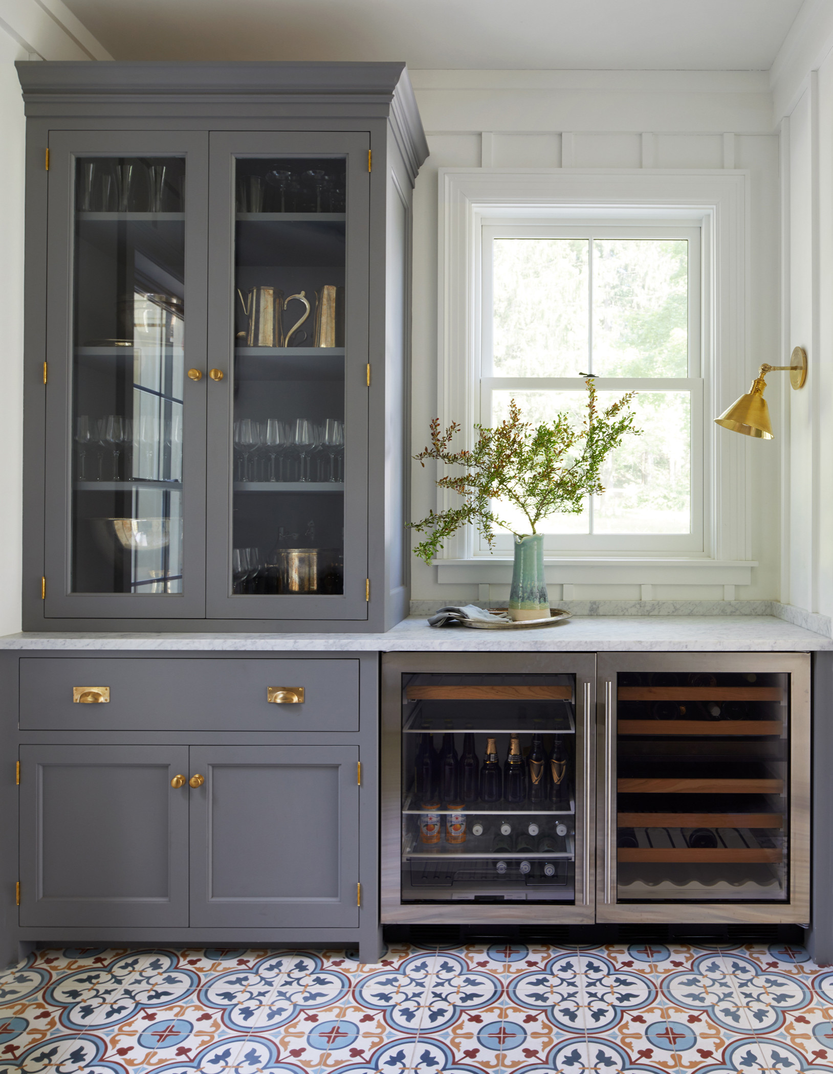 Example showcasing a professionally designed butler’s pantry in contemporary luxe style