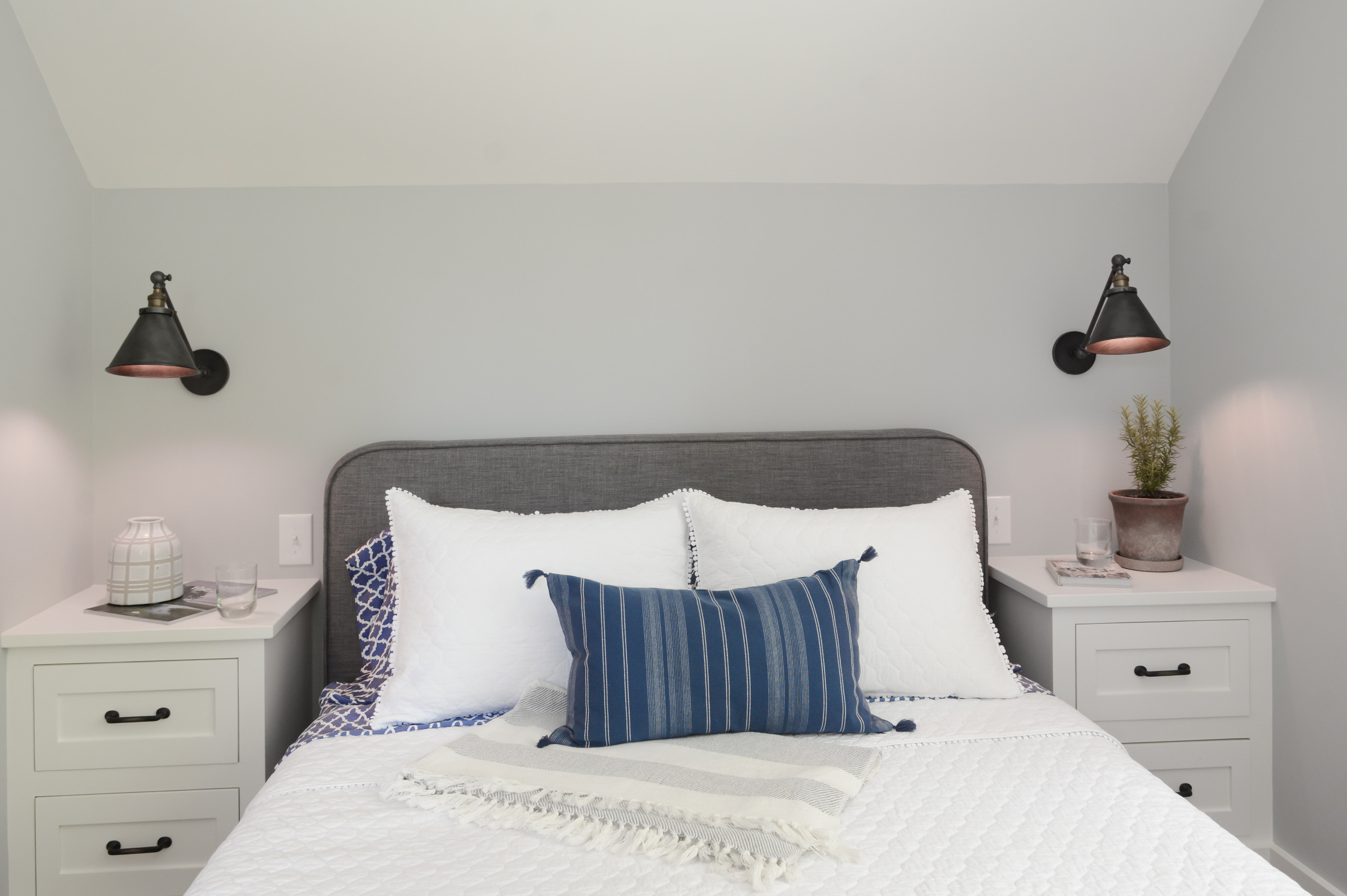 Coastal farm house decor example of bedroom for interior design inspo