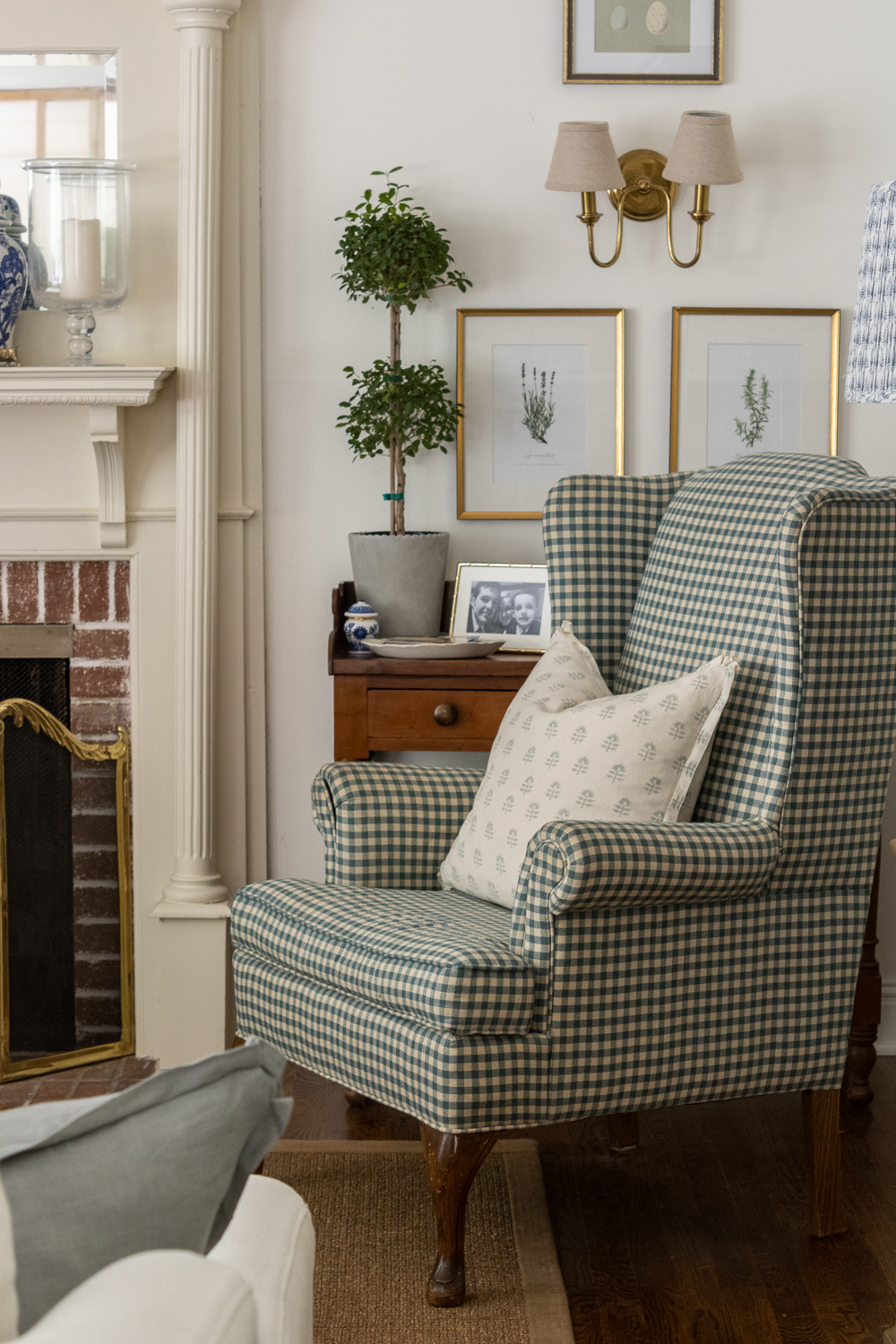 photo featuring traditional cabin living room cottage core