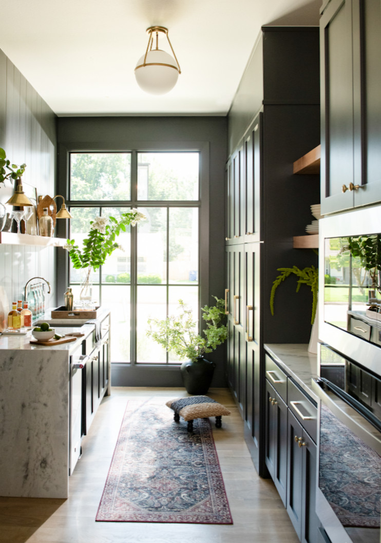 Example showcasing a professionally designed butler’s pantry in contemporary luxe style