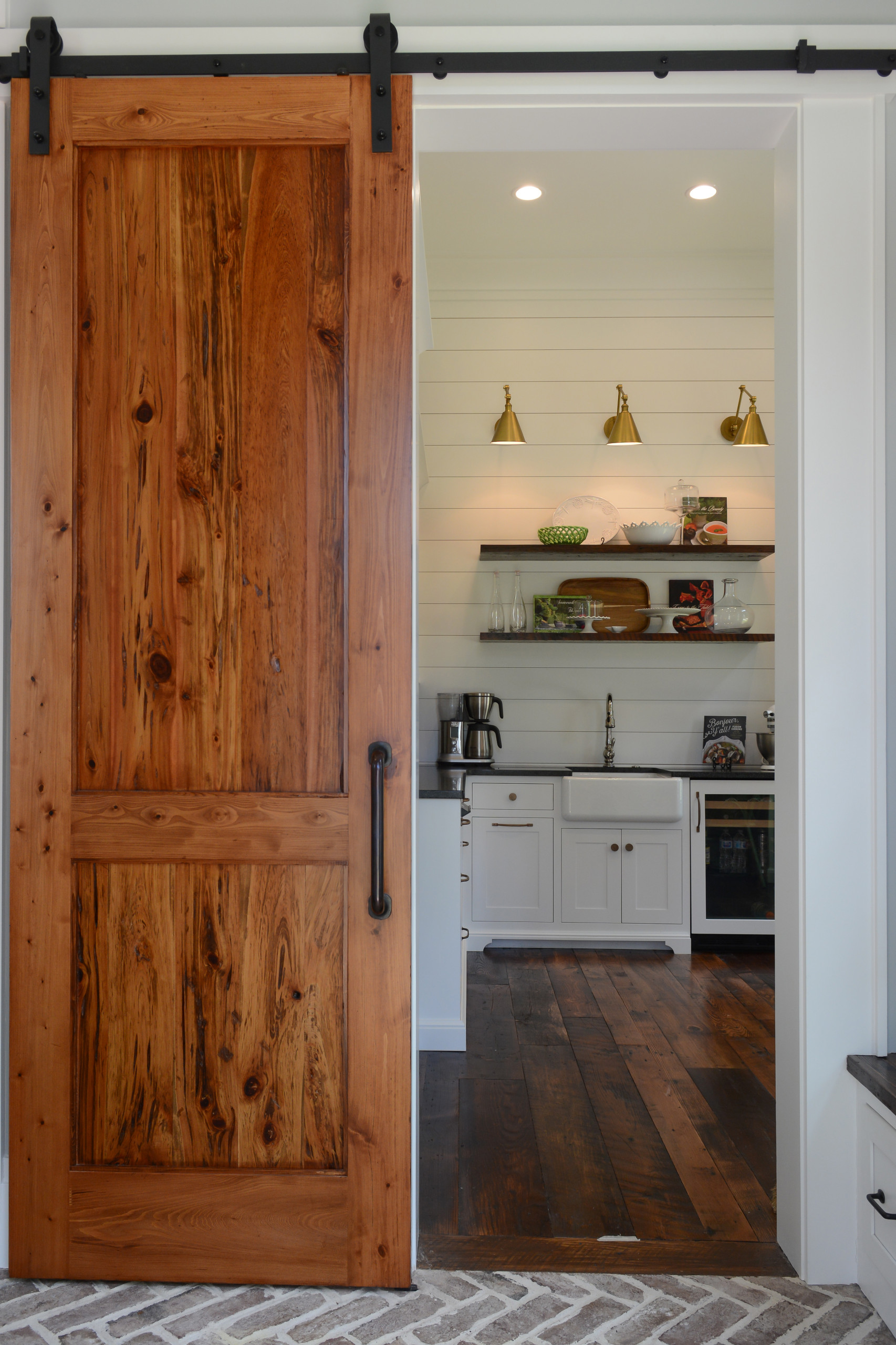 Coastal farm house decor example of kitchens pantry for interior design inspo