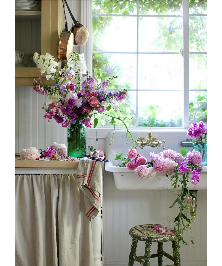 Example of modern cottage kitchen shown as example of cottagecore kitchen ideas