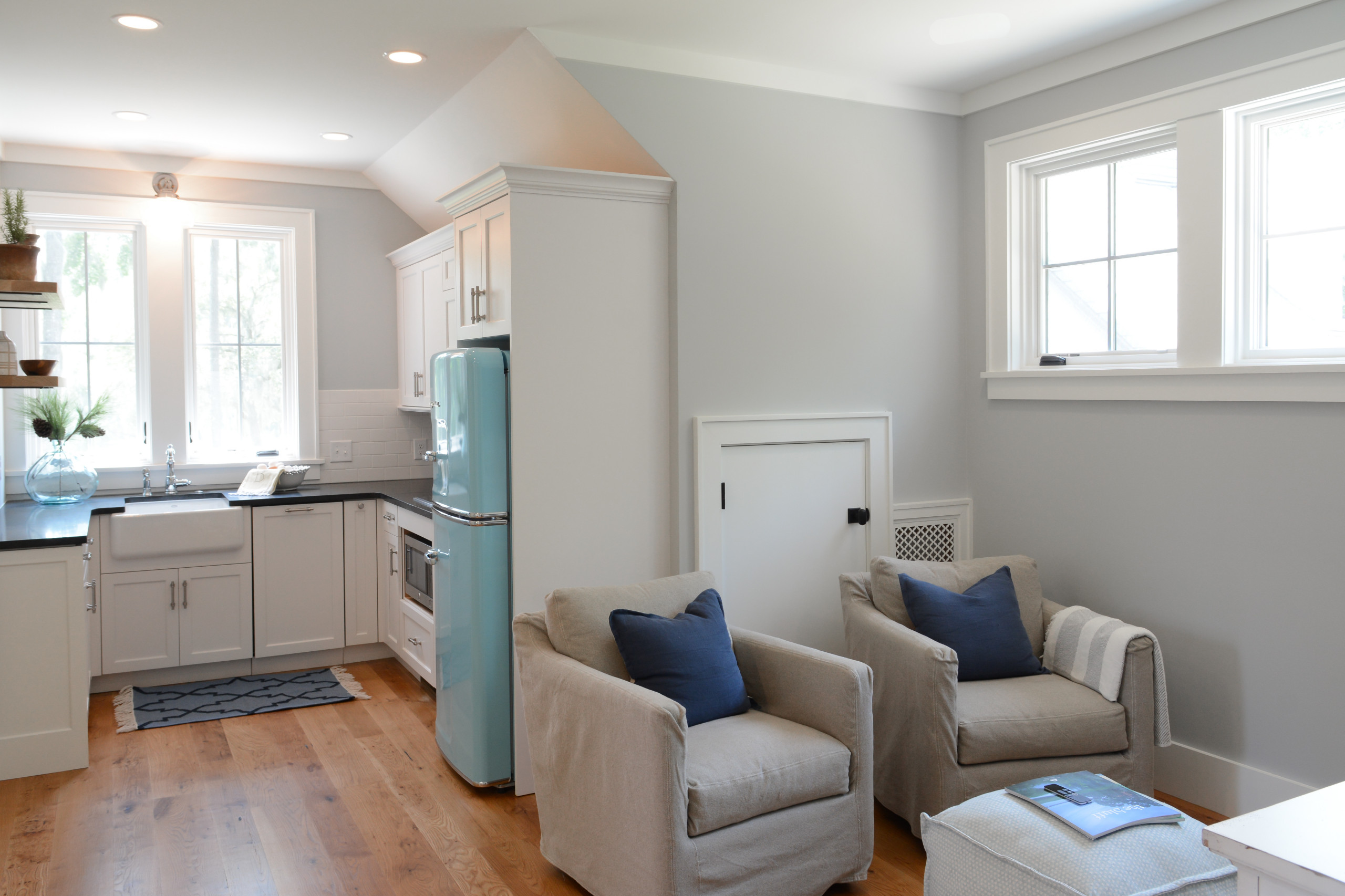 Coastal farm house decor example of guest house for interior design inspo