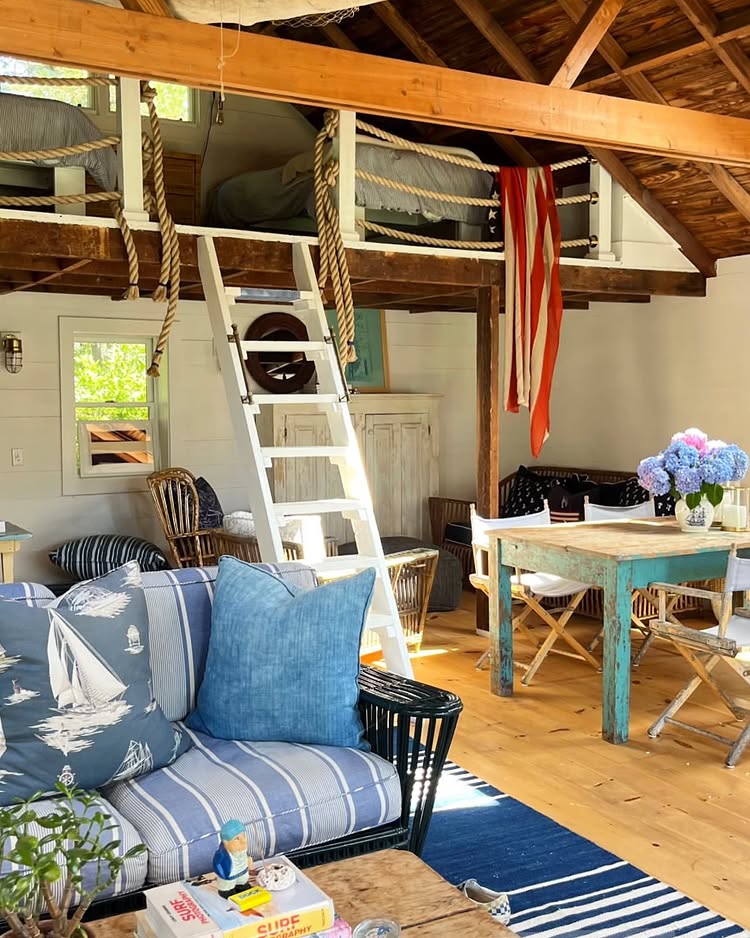 Coastal kids bedroom that shows the fisherman aesthetic trend in a traditional style.