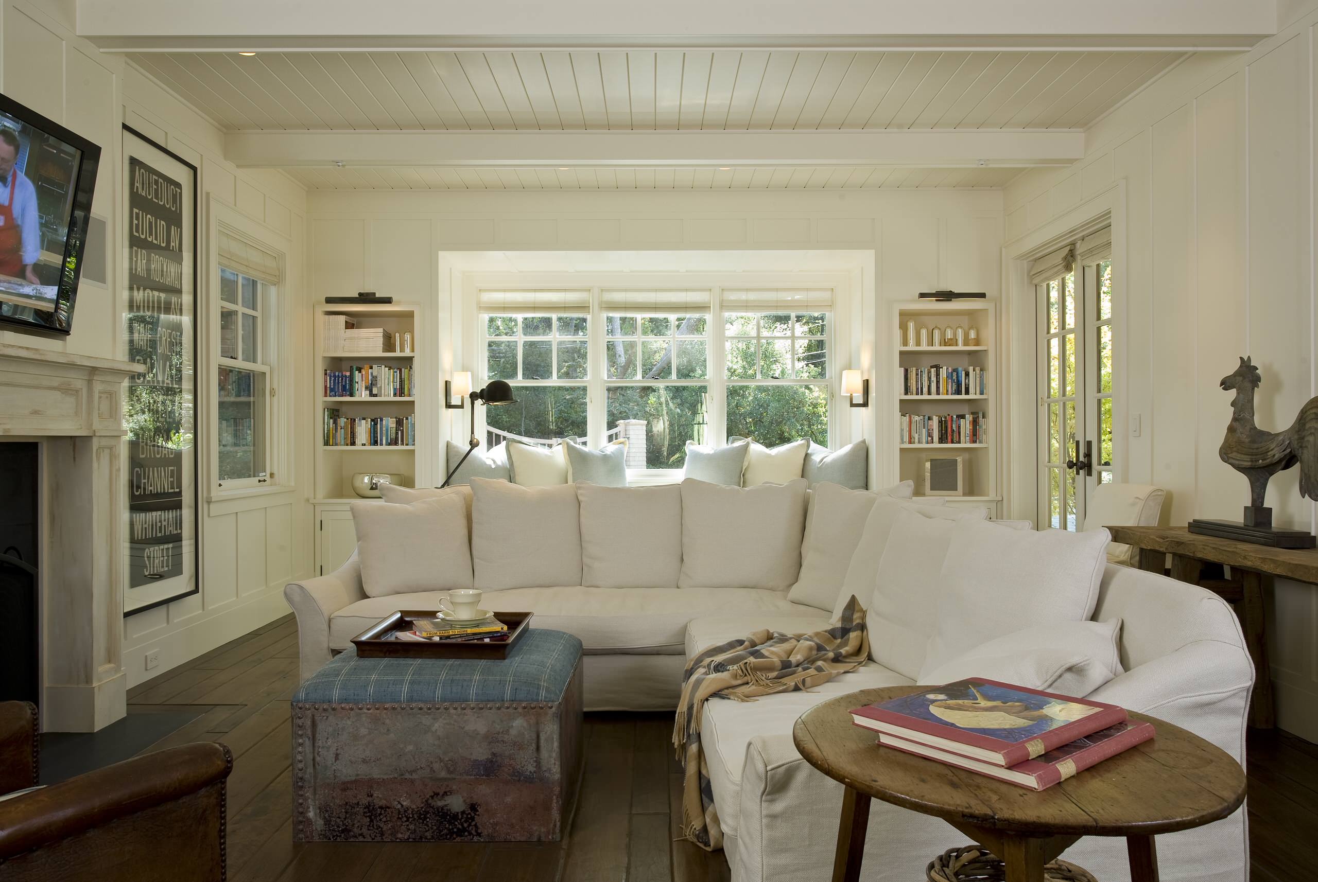 Interior image of living room illustrating the hostingcore trend