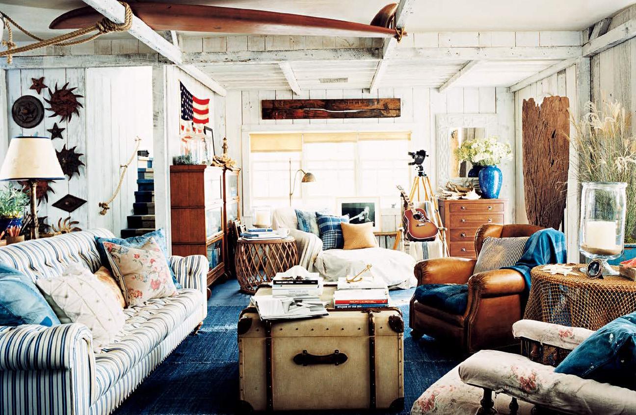 Coastal living room that shows the fisherman aesthetic trend in a traditional style.