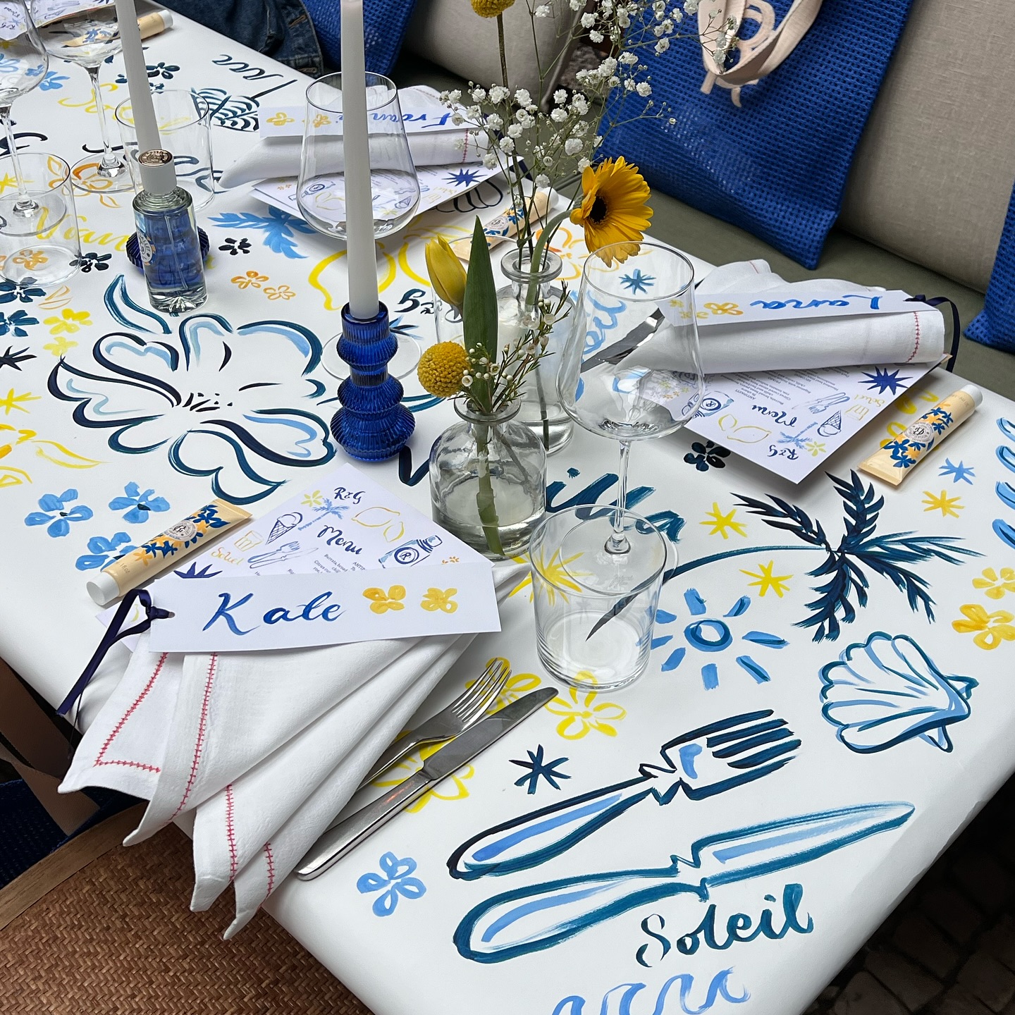 Interior image of kitchen table illustrating the hostingcore trend