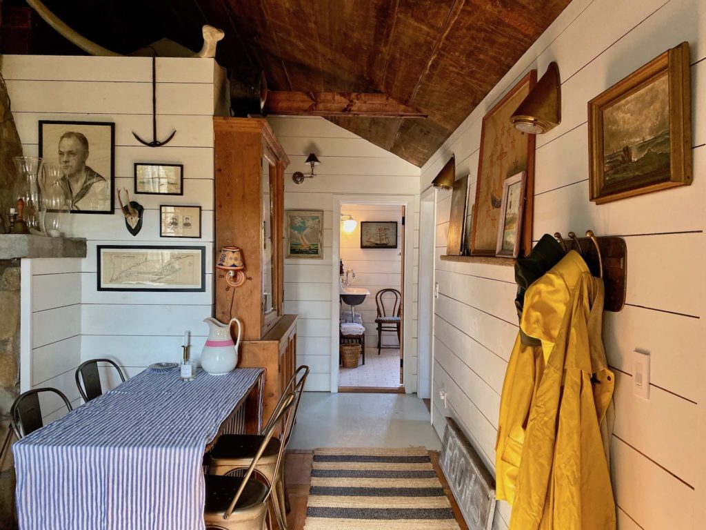 Coastal dining room that shows the fisherman aesthetic trend in a cottage style.