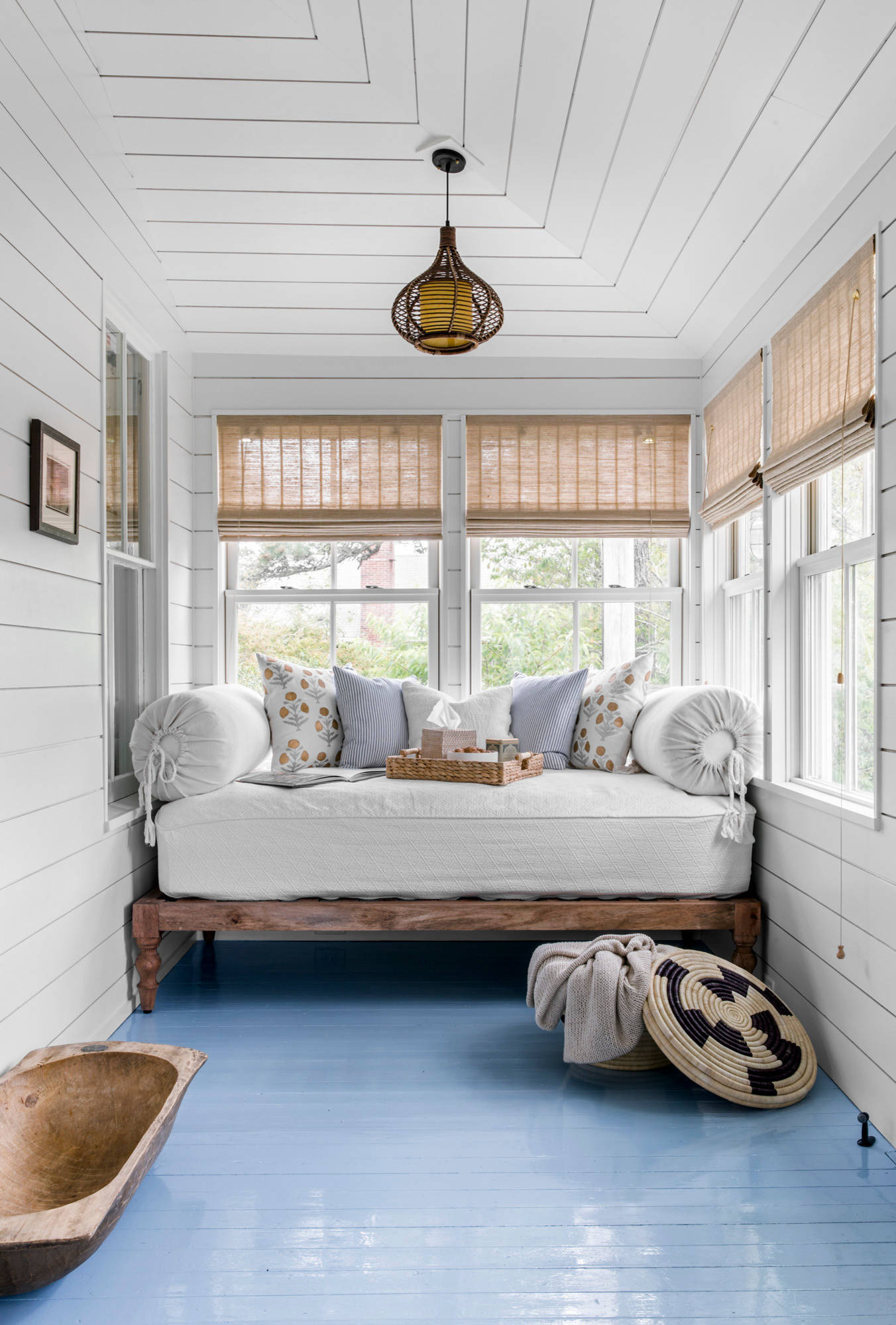 cottage home decor example of coastal home tour featuring sunroom